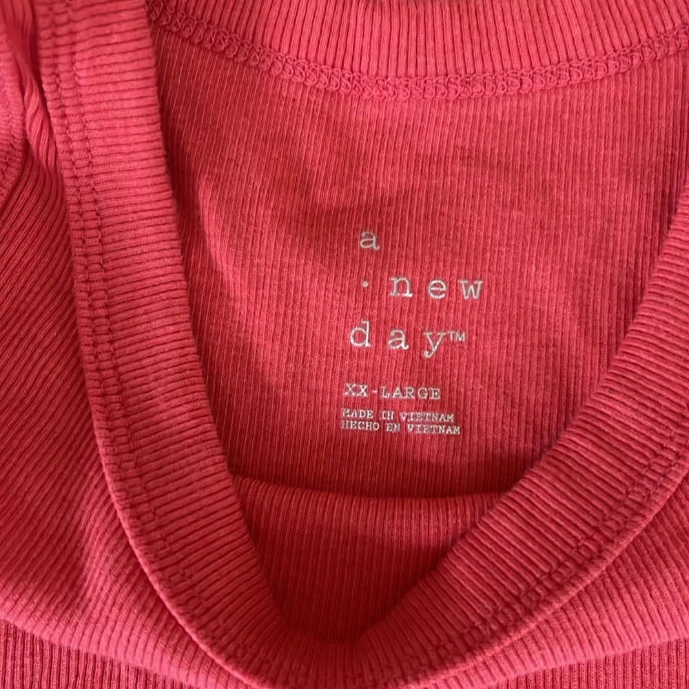 A New Day coral tank top - Picture 2 of 5